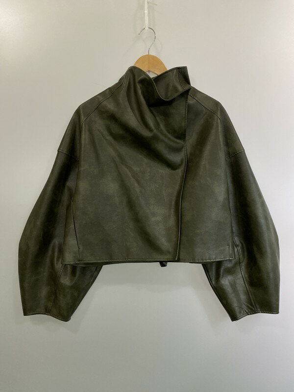 商品概要 管理番号2100020000407825 性別メンズ 状態ランクB 品質 / 内容 B.中古品につき多少の使用感がございます。 中古品 目立つダメージは見られません。 【購入前にご確認ください】 ■あくまでも中古の買取商品となりますため、ご理解の上ご購入ください。 ■商品状態は可能な範囲で確認しておりますが、中古品の特性上、画像や説明に記載しきれない場合がございます。 　※ご不明点がございましたらお気軽にお問合せくださいませ。 ■商品によっては店頭にて同時販売している商品となり、陳列による多少のダメージが発生する場合がございます。 ■神経質な方はご購入をお控えください。 サイズ 表記サイズ：F 着丈：約60cm 身幅：約59cm 袖丈：約49.5cm 肩幅：約66cm サイズ表はこちら 色 オリーブ 付属品 商品画像にある物で全てです 領収書ご希望のお客様へ当店では領収書の発行は行っておりません。予めご了承ください。 領収書につきまして詳しくは以下、URL先をご参照ください。 領収書ご希望のお客様へ 発送元店舗万代仙台南店