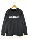 【中古品】【メンズ】 MONCLER GENIUS 2 モンクレールジーニアス × UNDEFEATED アンディフィーテッド コラボ ロゴクルーネック スウェ...
