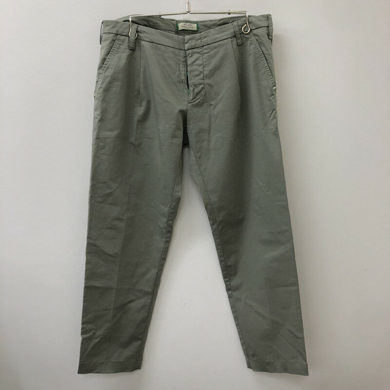 【中古品】【メンズ】 ENTRE AMIS アントレアアミ CENTER PRESS SLACKS スラックス ボタンフライ コットンパンツ チノパン テーパード タグ付き 158-250422-nm-02-tei サイズ:35 カラー:カーキ/オリーブ系 万代Net店