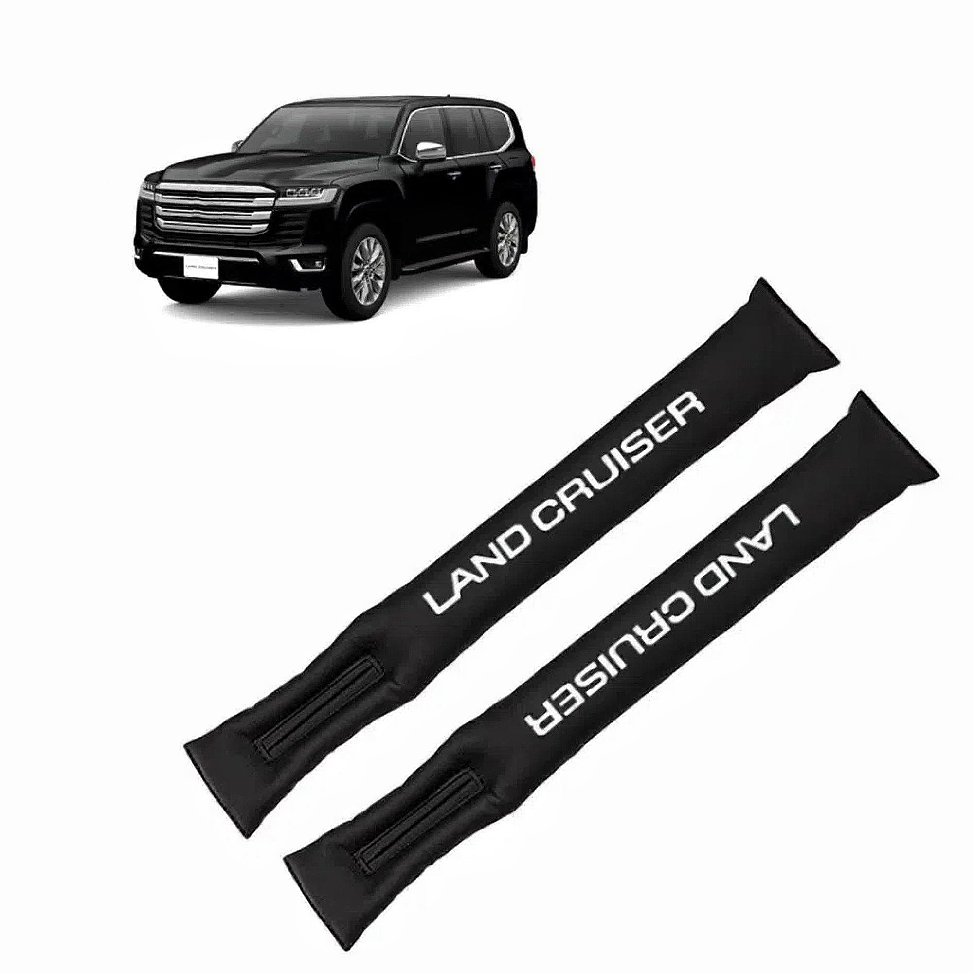 樂天商城 - Eilsensshop 適用 新型 ランドクルーザー 250/300系 ランクル 250/300 カスタムパーツ アクセサリー 車 シート隙間クッション シートサイド隙間埋め 内装 レザー 刺繍ロゴ 運転席/助手席 2本セット