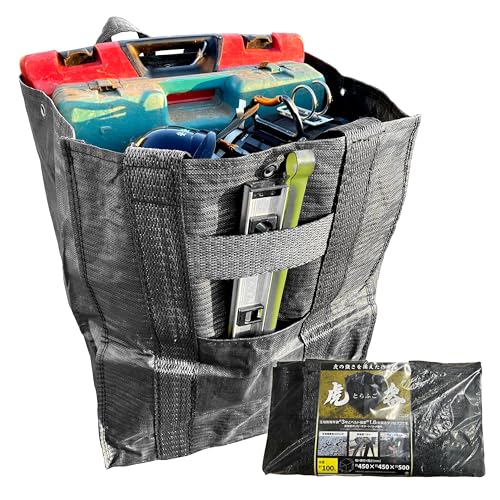 ブラック/容量100L/W-321・Size:容量100L・パッケージ個数:1・【製品仕様】本体生地:ポリプロピレン ベルト:ポリプロピレン ハトメ:ポリカーボネート サイズ(約):45cm×45cm×50cm 容量:100L ハトメ内径:約12 ハトメ個数:4個・【高耐久生地】生地耐候年数が約3年の高耐候性生地を採用。建設現場・土木工事などハードな現場での使用に適したタフな作業袋です。(耐候年数は弊社試験による)・【幅広高強度ベルト】幅約70mm、耐荷重約1.8tを誇る幅広で高強度のベルトです。持ち上げたり運搬する時にお役に立ちます。(耐荷重は弊社試験による ご使用時はベルト強度の1/6を使用強度目安としてください)・【サイドポケット】本体ベルト縫製側面にサイドポケットを搭載。掃除道具・工具を差し込んで収納できます。現場での道具類の効率的な収納が可能です。・【建築現場・工事現場・農園芸・アウトドア】建設・工事現場の各種資材・廃材・道具類の収納や保管にご使用いただけます。また、落ち葉・雑草・粗朶の収集、野菜や果物などの収穫など農園芸の作業でもご使用いただけ使用前に点検を行い、生地、ベルト等に損傷がある場合、使用不可。 火気の近くに置くと軟化し、変形する事があります。 水入れなどの容器には使用しないでください。 吊り下げはしないでください。 石や突出した物の上で使用しないでください。 お子様の手の届かない所に保管してください。 高温多湿・紫外線を避けて保管してください。 長時間の車内放置は避けてください。 塩素系薬品により、脱色およぼ劣化が生じる場合があります。 廃棄・回収時にはハトメ部分を切り離し各自治体の指示に従って廃棄してください。 性能値は使用環境により異なります。あくまで試験値であり値ではありません。