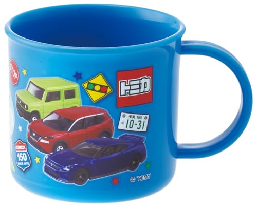 トミカコップ/径7.4×横9.5×高6.8cm/KE4A-72273・Color:コップ・パッケージ個数:1・サイズ：径7.4×横9.5×高6.8cm・材質：ポリプロピレン・原産国：日本シンプルで使いやすいプラコップ。 取っ手付きで持ちやすく、落としても割れにくいので、小さなお子さまもご利用いただけます。 名前シール付きで幼稚園や学校にピッタリ。 電子レンジOK。 食洗機対応でお手入れ簡単です。 ※ご使用の際はパッケージの説明書きをよくお読みください。 ※掲載画像はあくまでイメージです。 実際の商品とは色・柄等が異なる場合がございます。 何卒ご了承ください。