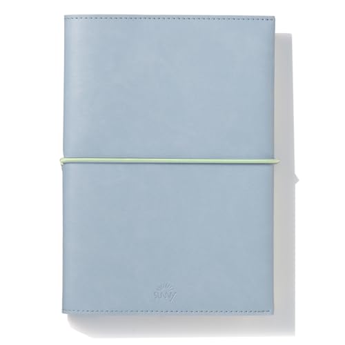 azure blue/B6/LS-81・Color:azure blue・パッケージ個数:1・【セット内容】 ・カバー×1枚 ・手帳本体×1冊（スピン×3本） ・インデックスシール×1シート ・使い方冊子×1冊・【素材】 ・カバー：PUレザー、他 ・手帳本体：紙、他　 ・インデックスシール：PET・【サイズ】 ・手帳本体：縦182mm×横127mm×厚さ12mm（B6） ・カバー込：縦194mm×横135mm×厚さ17mm（ゴムバンド含まず） ・パッケージ込：縦200mm×横140mm×厚さ17mm ・306g・【掲載内容】 ・年間ページ(全4ページ: 2026.01 - 2026.12) ・ウィークリーページ(全114ページ：2025.12 - 2026.12) ・ドット方眼ノートページ（全141ページ） ・マンスリーページ(全28ページ：2025.12 - 2027.01) ・インデックスページ ・ウィッシュリスト（全18ページ：2026年のやりたいことリスト／行きたい場所リスト（日本 ／ 海外）／読みたい本リスト／観たい作品リスト／行きたい場所リスト／欲しON も OFF も一緒に過ごしたい軽やかな使い心地のスタンダードカバー【ウィークリー】。2017 年の発売以来、大人気のカバーがこだわりの手触りはそのままに新鮮なカラーリングで登場。ゴムバンドとのバイカラーがポイント。好きな色を選んで、晴れの1年を過ごしませんか？