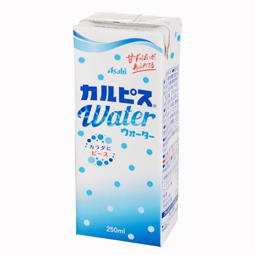 -/250ミリリットル (x 24)/-・FlavorName:カルピスウォーターSize:250ミリリットル (x 24)・パッケージ個数:1・原材料:果糖ぶどう糖液糖(国内製造)、脱脂粉乳、乳酸菌飲料/酸味料、香料、安定剤(大豆多糖類)・内容量:250ml×24本・商品サイズ(高さx奥行x幅):13.1cm×17.3cm×35.8cm・原産国:日本・すっきり爽やかな味わい、純水でおいしく作った「カルピス」です。商品紹介 すっきり爽やかな味わい、純水でおいしく作った「カルピス」です。乳酸菌と酵母、発酵という自然製法が生みだす独自のおいしさを、いつでもどこでも手軽に楽しめます。紙パックなので軽く外出時などの持ち運びにも便利で、飲み終わった後のゴミが少なく、行楽などにも最適です。落としても割れたりしないため、小さなお子様も安心してお飲みいただけます。ストローが付いているため、口紅をされている女性の方にもオススメです。常温保存ができるので、まとめてお買い上げいただけます。 「100ml当たり」エネルギー47kcal、たんぱく質0.3g、脂質0g、炭水化物11g、食塩相当量0.04g 原材料・成分 果糖ぶどう糖液糖(国内製造)、脱脂粉乳、乳酸菌飲料/酸味料、香料、安定剤(大豆多糖類) 使用方法 常温保存してください。開封後は冷蔵庫で保存し、お早めにお飲みください。 安全警告 乳製品を含みます。開封後は冷蔵庫で保存し、お早めにお飲みください。 ご注意（免責）＞必ずお読みください 保存の方法:高温、直射日光をさけ保存してください。