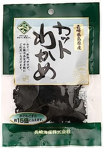 長崎県島原産の塩蔵わかめをカットわかめにしました！・内容量:15g×3商品紹介 長崎県島原産の塩蔵わかめをカットわかめにしました。 長崎県島原産の塩蔵わかめを乾燥させ食べやすいようにカットわかめに加工してます。 決して、肉厚ではありませんが、そのソフトな歯ごたえも人気です。 お味噌汁やサラダ・酢の物などにご利用ください。 水、またはぬるま湯で軽くもどすだけで、約15倍に増えます。 原材料・成分 湯通し塩蔵わかめ(長崎県産)