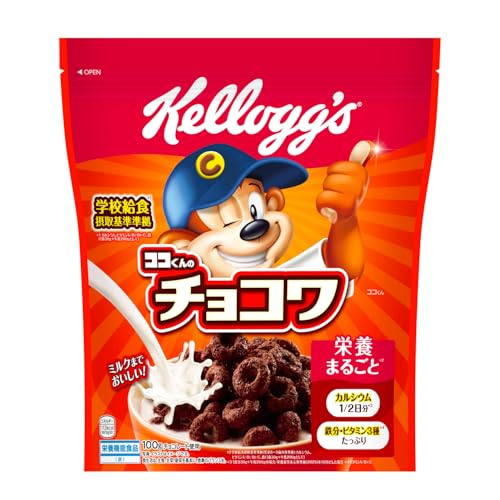 -/100g×6袋/-・Size:100g×6袋・1食分(30g)当たりエネルギー113kcal、たんぱく質2.2g、脂質1.2g、炭水化物24.1g、食塩相当量0.3g、糖質23g、食物繊維1.1g、鉄3.0mg、カルシウム218mg、ビタミンA124μg、ビタミンB1 0.32mg、ビタミンB2 0.1mg、ビタミンC 23mg商品紹介 丸い形が楽しい、サクサク食感のチョコシリアル。子供の成長を応援する栄養バランス満点のシリアル。 学校給食摂取基準に準拠したビタミン・ミネラル(ビタミンA・B1・B2・C・カルシウム・鉄)が摂れる、栄養まるごと*1のシリアル。1/2日分のカルシウム*2、鉄・ビタミン3種たっぷり*3。栄養機能食品(鉄)。 *1 1食30g+牛乳200gとして。 学校給食摂取基準準拠(児童8〜9歳の基準値) *2 1食分30g+牛乳200gの場合/栄養素等表示基準値(2025)を1日分とした場合 *3 ビタミンA/B1/C 原材料・成分 シリアルパフ(小麦粉、コーンフラワー、砂糖、全粒オーツ粉、ココアパウダー、食塩、小麦ブラン)(韓国製造)、砂糖、チョコレート(乳成分を含む)、ココアパウダー/炭酸Ca、香料、ビタミンC、重曹、乳化剤(大豆由来)、酸化防止剤(ビタミンE)、鉄、ビタミンB1、ビタミンA、ビタミンB2