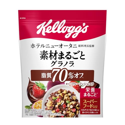 -/350g×6袋/-・Size:350g×6袋・1食分(40g)当たりエネルギー153kcal、たんぱく質3g、脂質1g、炭水化物33.9g、食塩相当量0.4g、コレステロール0mg、糖質31.6g、食物繊維2.3g、鉄2.3mg、ビタミンB1 0.36mg、ビタミンB2 0.42mg、ビタミンB6 0.39mg、ビタミンD 2.48μg、葉酸70μg商品紹介 ホテルニューオータニ総料理長監修。脂質を70%カット*1し、一切、味に妥協せず、美味しさを追求したグラノラに、スーパーフードのキヌアとスペルト小麦をプラス。 精製した穀物より多くの栄養を含む全粒大麦を配合し、穀物も具材も可能な限り手を加えず使用。パッションフルーツがアクセントとなり、スプーンごとに表情を変えて口いっぱいに広がるキレのある飽きのこないチョコレートの味わい。 *1 当社素材まるごとグラノラ朝摘みいちごとの比較 原材料・成分 シリアルフレーク(コーングリッツ、砂糖、ココアパウダー、麦芽エキス、食塩、ぶどう糖果糖液糖、チョコレート(乳成分を含む))(国内製造)、シリアル加工品(全粒大麦、砂糖、全粒小麦、シリアルパフ(コーンフラワー、小麦粉、米粉、砂糖、食塩)、小麦シリアルパフ(小麦粉、米粉、砂糖、麦芽粉)、マルチグレインパフ(小麦粉、米粉、砂糖、コーンフラワー、麦芽粉(小麦を含む)、食塩、植物油脂)、全粒スペルト小麦、水あめ、植物油脂、麦芽エキス、小麦粉、オーツパフ、キヌアパフ、糖蜜、食塩)、かぼちゃの種、パッションフルーツ加工品(パッションフルーツピューレ、砂糖、マルトデキストリン、寒天)、イチゴ加工品(イチゴ、植物油脂)、ココナッツ/香料、ゲル化剤(ペクチン:オレンジ由来)、酸化防止剤(ビタミンE)、乳化剤(大豆を含む)、重曹、炭酸Ca、鉄、ピロリン酸鉄、ビタミンB2、ビタミンB6、ビタミンB1、酸味料、葉酸、スモークフレーバー、着色料(パプリカ色素)、ビタミンD