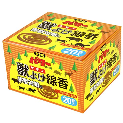 20巻ブラウン/20巻/01110・Size:20巻・パッケージ個数:1・素材:唐辛子粉末 タブ粉 木粉 防腐剤、有効成分:トウガラシ成分・サイズ:直径11cm・対象動物:猫、イタチ、狸など・内容:獣よけ線香 20巻・原産国:日本商品紹介 唐辛子成分配合で害獣対策に最適 【用途】 広い農場での獣害対策、ベランダ・庭先などの獣避け 【特徴】 ・通常の線香原料に唐辛子粉末を練り込んでおり、臭覚に敏感な獣に効果的 ・線香の効力を一層強化し厚みを1.5倍厚くし、煙の量が一段と多く出る仕組み ・適用害獣は鹿、猪、アライグマ、イタチ、野良猫 ・別売りの専用皿、携帯防虫器にて使用 ・燃焼時間は約5時間半~6時間(気象状況により多少変化) 【注意事項】 ※野外専用ですので、室内ではご使用になれません。 ※アレルギー体質の方はご使用をお控え下さい。 ※食べ物ではありませんので、決して口には入れないで下さい。 原材料・成分 植物性混合粉末、デヒドロアセテート 使用方法 別売りの専用皿、携帯防虫器にて使用。燃焼時間は約5時間半~6時間。野外専用です。