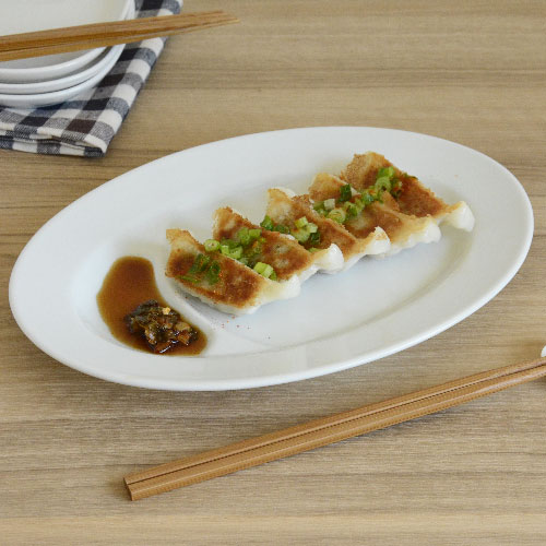【白い餃子のお皿_26】（26cm）◎アウトレット / 餃子皿 ギョウザ皿 ぎょうざ皿 白 ホワイト 業務用食器 中華 仕切り皿 一人前 タレ入れ 餃子プレート おしゃれのサムネイル