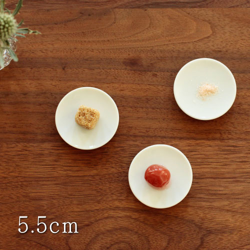 【こつぶ】豆豆皿　5.5cm ※15個までネコポスOK /　豆皿 小皿 小さな皿 ミニ皿 プレート はしおき 箸置き ホワイト 白 漬物皿 薬味皿 かわいい 業務用食器 シンプル おしゃれ 陶器 陶磁器 美濃焼のサムネイル