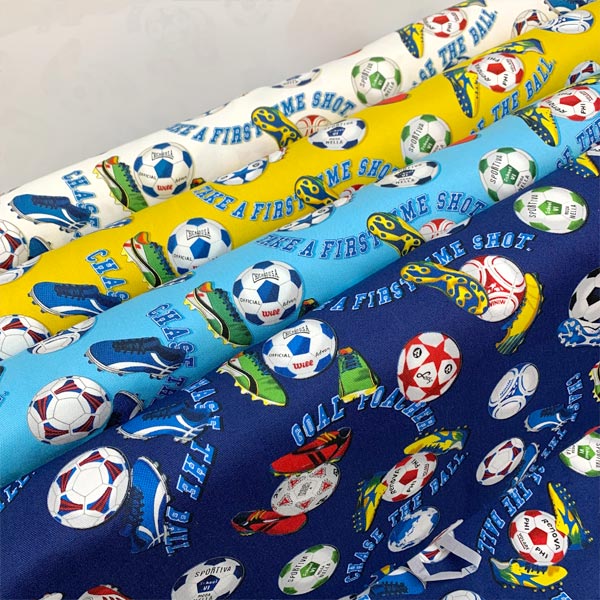 [AB2]　サッカーボールとシューズ　C水色系　10cm単位　切り売り　コスモ　AP-21402-2　オックス生地　(89)