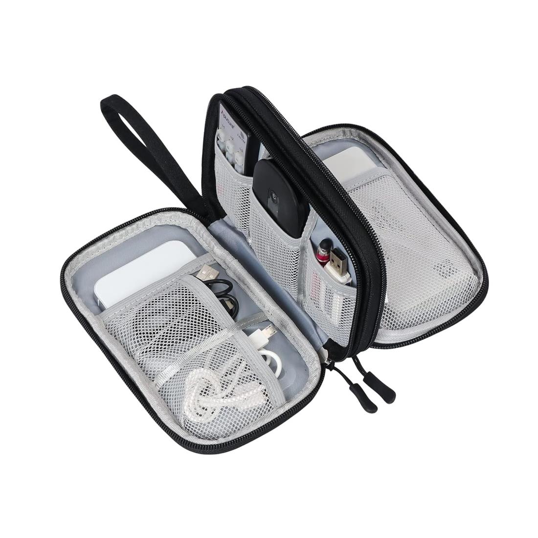 DONGFANGB 多機能収納ボックス ガジェットポーチ 3層 小物収納 擦り傷防止 大容量 防塵 防水 耐摩耗 PC周辺小物入れ 充電器 SDカード イヤホン ポータブル 収納 旅行 便利 (ブラック)