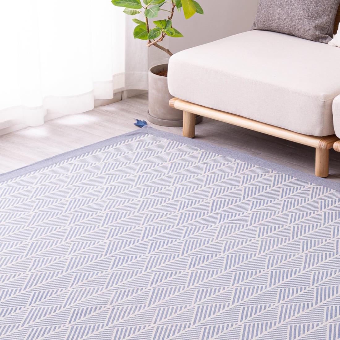 萩原 ラグ ネイビー 約130×185cm クラック 洗濯 機で洗える 滑りにくい加工付き 綿100% 幾何学柄 ヘリンボーン風 タッセル付き