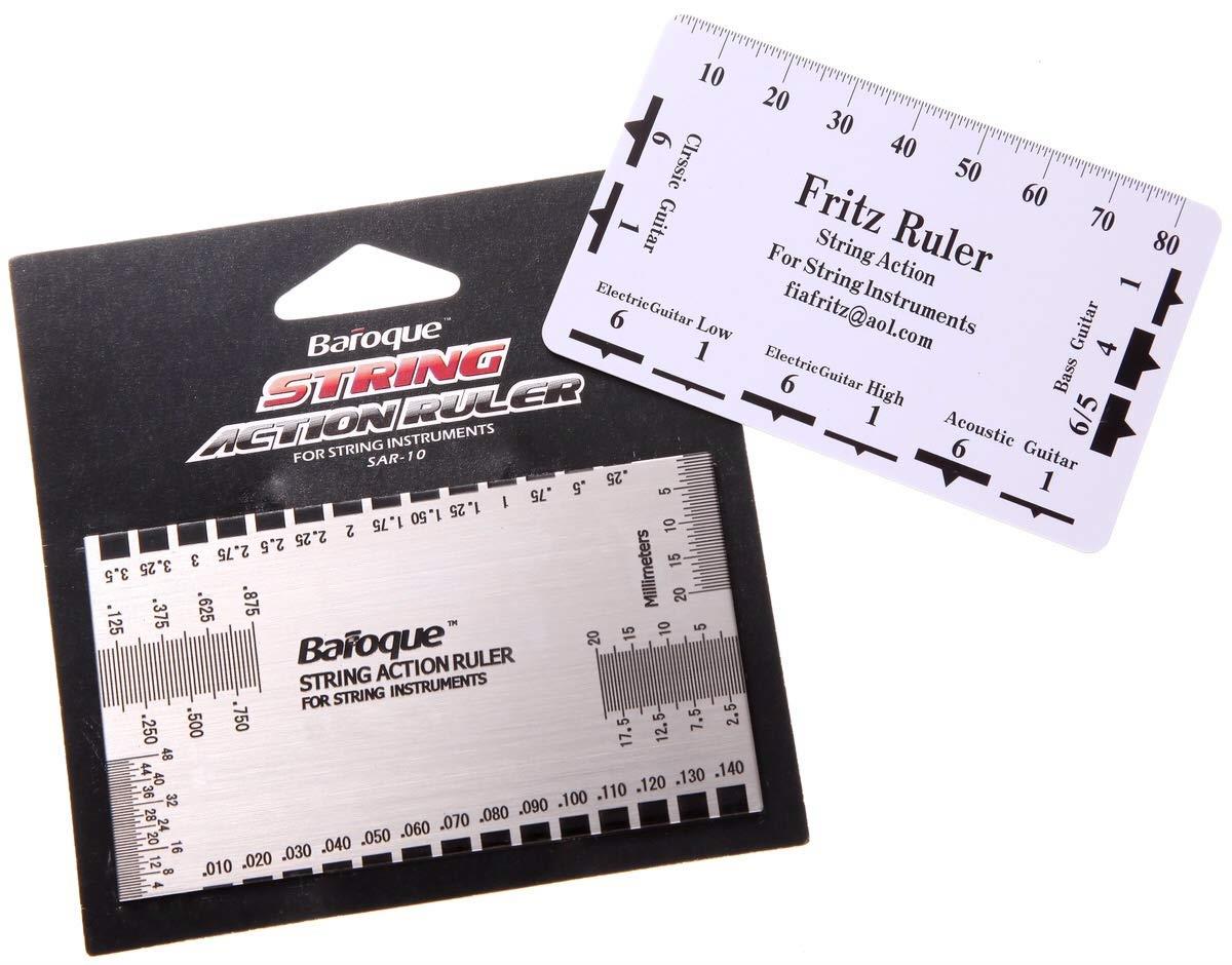 スタイル：割引 お買い得 人気商品 プライム 限定 お得 特別価格 値下げ 高品質 長期 売れ筋 敬老 敬老の日 オススメ 安い◆商品名：Baroque ストリング アクション ruler＆Fritz ruler 2枚セット【バロック＆フリッツ】弦高・フレット／弦間微細調整＜長期45日間＞定規 ルーラー✅【数値化してメンテ可能！】あなたのギターの弦高やフレットの深さの調整に！ギタリスト必携のルーラー2枚セットをお手頃価格でご提供！あなたのギターの音を大きく左右する弦高やフレットのチェックですが、感覚に頼るのは少し不安ですよね。しかし、この2枚のルーラーを使えば、これらを数値化して客観的に測定できるので、安心してメンテナンスをして頂けます♪特にギターを複数所持されている方には、作業時間の短縮に重宝して頂けますよ＾＾✅【弦高調整が格段UP！】例えばエレキギターだと、12フレット目の弦高の目安は6弦が1.8mm～2.5mm、1弦が1.2mm～1.8mmとされています。これを普通の定規で測るとなると、目盛りが見にくく、正確な測定も難しいです。一方こちらのルーラーなら、ネックに当てるだけで黒い目盛りがピッタリその高さを示してくれて、一瞬で弦高を測れます♪弦高を変えたら格段に弾きやすくなったという意見は非常に多いですので、あなたもこの機会にお試しになってはいかがでしょうか？＾＾✅【細部にわたる測定が可能！】さらにこのルーラー2枚があれば、弦高調整以外にも、弦間調整、ブリッジのピッチ、抜いたフレット溝の深さやタングの長さの測定など、あなたのギターをメンテナンスする時に気になる数値が、およそ全て測れますよ♪つまり、コレ1セットさえあれば、他の定規類が必要なくなるのです。まずは一度手に取ってみて下さい。こちらのルーラー2枚セットが最強だと、当店が強くおススメする理由がお分かり頂けるはずです。✅【いつも携帯してお使いください】カードはどちらも手のひらサイズで、全く場所をとることがありません。財布のカード入れにも収まります＾＾何かと多くなりがちなギター周りの小物ですが、超省スペースなのはありがたいですよね♪いつもあなたの財布に忍ばせてお供させてください＾＾また、測定時にはミリとインチの両方に対応しています。コレが案外便利でして、痒い所に手が届くとお客様に大変喜ばれています。※ご使用の前に、付属の保護シートを剥がしておいて下さい。※当製品には説明書がございません。ご理解の程よろしくお願い致します。■商品サイズ：【　Baroque ruler　】 ：　ステンレススチール製　約52mm×90mm×1mm ・重さ ：　約30g　【　Fritz ruler　】　：　プラスチック製　約54mm×85mm×1mm・重さ ：　約10g✅【】書付属（45日間）　※商品の不良や故障等ございました折はメールにてを下さいませ。迅速に、もしくは新品を再させて頂きます。