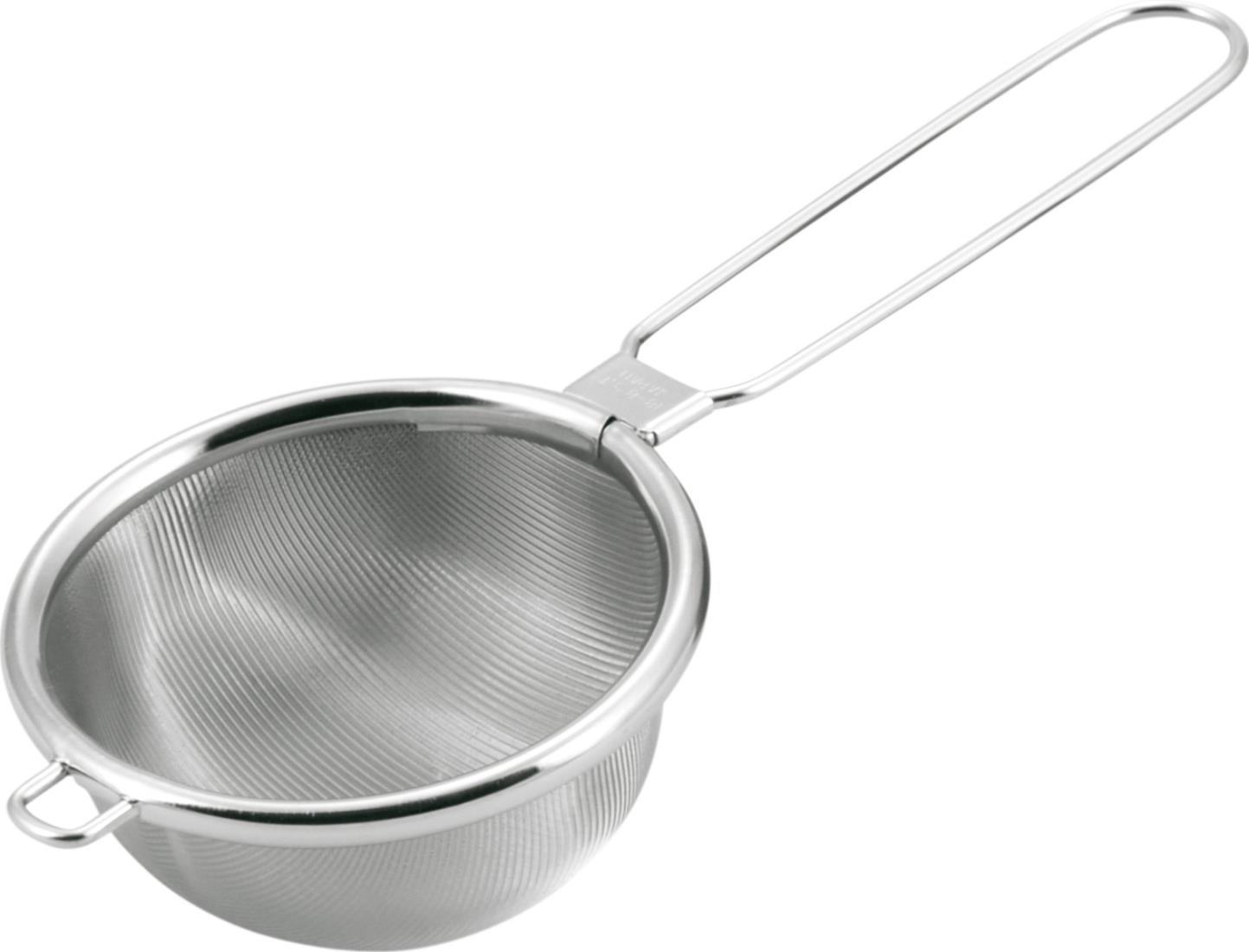 カラー：シルバー◆商品名：ビクトリー 18-8 ハイテック 茶漉 中 φ65外寸 :φ65×182mm・内寸 :深さ:38mm製品重量:30g材質:18-8ステンレス商品紹介サイズ：直径65mmx高さ38mm網：タタミ織（200メッシュ）●レストラン向け業務用商品●タタミ織200メッシュ