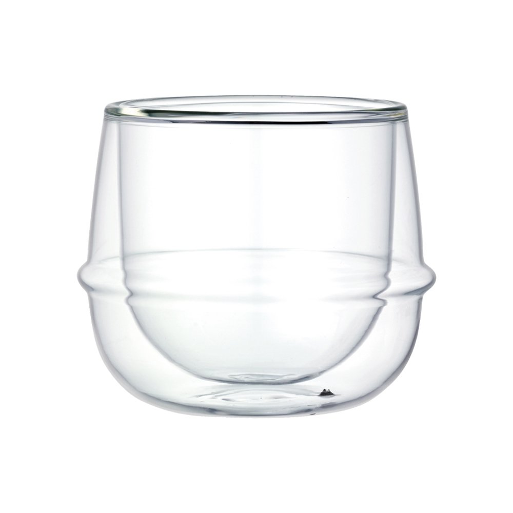 スタイル：ワイングラス◆商品名：KINTO (キントー) KRONOS ダブルウォール ワイングラス 250ml 耐熱ガラス 電子レンジ・食洗機対応 ギフト プレゼント 23108浮遊感を愉しめるダブルウォール構造二重の耐熱ガラ ス土星の輪を思わせるデザイン心地よいグリップ感をもたらすリングワイ ン用商品紹介 安定感があるフォルムで指を掛けて持ちやすい、ユニー クなデザインのダブルウォール カップシリ ーズ カップの内側はドリンクを飲み干しやすい角度に設計されている 二重構造で断熱効果があるから、冷たさ、熱さをより長くキープ 冷たいものを入れても表面に水滴がつきにくくテーブルを濡らさない - -