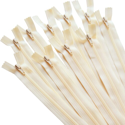 Y.K.K フラットニットファスナー 40cm 同色10本入り col.801 FN40-801 サイズ:40cm color.801(生成り) クッションなどによく合うファスナーです!裁縫が美しく仕上がります!薄い生地からストレッチ生地まで幅広く使えます! 商品コード20076167024商品名Y.K.K フラットニットファスナー 40cm 同色10本入り col.801 FN40-801型番FN40-801カラー生成り※他モールでも併売しているため、タイミングによって在庫切れの可能性がございます。その際は、別途ご連絡させていただきます。※他モールでも併売しているため、タイミングによって在庫切れの可能性がございます。その際は、別途ご連絡させていただきます。