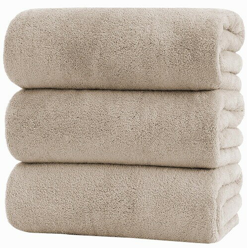 バスタオル 大判 3枚セット ホテル仕様 ふわふわ マイクロファイバー 厚手 速乾タオル Bath Towel ボリューム 耐久性 無地 毛羽落ち少ない 肌触り バス用品 業務用 【コスパが良い】 このバスタオルは髪の毛の1/100のサイズのマイクロファイバー(極細繊維)で作られています。一般的なマイクロフアイバーのタオルと比ベて約2倍以上のボリュ-ムがあり、ふんわりと包み込まれるようなリッチな使い心地です。両面ともに厚手なのが機能性がさらにアップです!高密度なマイクロフアイバー生地を使用して、洗濯を繰り返しても、ボリューム感が保たれます。 【毛羽落ち・色落ちの心配いらず】 内側生地も外側と同じ、機能性がさらにアップします。マイクロフアイバーはとても細かい繊維のためその折れにくい強靭な長い糸に精製織法を採用して毛羽落ちを抑制します。高品質なマイクロフアイバー生地を使用して何回洗濯しても色褪せないです。 【抜群の吸水性?優れた速乾性】 マイクロフアイバーの表面には大量の細かい隙間があって、その隙間に水分が入り込みます。そっと触れただけ瞬間に吸水します。サラッと快適な使い心地です。その隙間に大量の水分を吸水し、絞るとすぐに吸水力が戻ります。通気性も優れて、乾燥時間が一般的な綿タオルの約3分の1となって、お洗濯の手間を軽減します。梅雨の場合や湿気が多い季節でも、乾き早くていつも清潔を保ちます。 【タオル セット】サイズ:約60×120cm、40×100cm　セット内容:6枚組/バスタオル 4枚組/バスタオル 3枚組/バスタオル 2枚組/バスタオル 。コーヒー・スモークブルー・ライトグレー・スモークコーヒーなど、多くの色を揃えています。お部屋の雰囲気や好みに合わせて選べ、バスタイムを楽しくします。 【超実用性で贈り物に最適】 自宅だけでなく、温泉、旅行、プールなども使えます。 お風呂上がり、ジム、エステ、プールなど様々なシーンに大活躍です。 自分が使うだけではなく、同僚、上司、お客様へのお礼、敬老の日、友達へのお祝い、結婚祝い、親孝行、誕生日/お中元/お歳暮/父の日/母の日/敬老の日などのお祝い・贈り物(ギフト)にも適応です。 バスタオル 大判 3枚セット ホテル仕様 ふわふわ 【ATOKA 140X70CM コーヒー】 マイクロファイバー 厚手 速乾タオル Bath Towel ボリューム 耐久性 無地 毛羽落ち少ない 肌触り バス用品 業務用 商品コード20081691028商品名バスタオル 大判 3枚セット ホテル仕様 ふわふわ マイクロファイバー 厚手 速乾タオル Bath Towel ボリューム 耐久性 無地 毛羽落ち少ない 肌触り バス用品 業務用型番20251111-12サイズ3枚セット・70X140cmカラーコーヒー※他モールでも併売しているため、タイミングによって在庫切れの可能性がございます。その際は、別途ご連絡させていただきます。※他モールでも併売しているため、タイミングによって在庫切れの可能性がございます。その際は、別途ご連絡させていただきます。