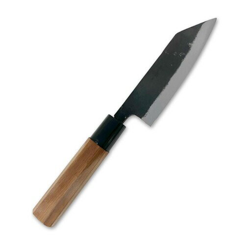 J-kitchens 松原包丁 職人 包丁 刃渡り三徳包丁 約12cm 青紙 日本製 ・刃長:約120mm・全長:約250x35x20mm・素材:青紙・商品重量:約86g・刃のタイプ:両刃 三徳包丁は料理の幅を広げる強力な味方です。使いやすい刃渡りで肉、魚、野菜を切るのに優れた性能を発揮します。また家庭用だけでなくプロの料理人にも愛用される信頼の包丁です。 熟練の職人によって鍛えられた、最高の切れ味と「粘り強さ」を備えた極上の手打ち包丁です。ご家庭用として、またご贈答用としても喜んでいただける逸品です。・松原鎌 包丁:長崎県伝統的工芸品(指定品目)長崎手打刃物 初めてお使いになる時には、まず洗剤と水で洗い落としてください。 刃へ金文字が施されている場合は洗い落してください。包丁を使用した後は、塩分、酸分、油性のよごれを洗い落とし、最後にコップ1杯ほどの湯をかけて、乾いた布巾で水気をしっかりふきとります。 柄も忘れずに洗ってください。 一つひとつ手作りのため、サイズや色合い等が写真と若干異なります。また柄の一部を予告なしに変更する場合がございます。予めご了承ください。 長崎県伝統的工芸品の松原包丁は平家一族の刀匠、並衝行泰(なみのひらゆきやす)その子孫が文明六年(1474年)肥前松原に所在を構え、八幡神社で刀を鍛え、また農民の為の鎌を作った事から始まる。以来、五百数十年と歴史ある匠の逸品です。 商品コード20076145047商品名J-kitchens 松原包丁 職人 包丁 刃渡り三徳包丁 約12cm 青紙 日本製型番4570170926692サイズ120 mmカラー黒※他モールでも併売しているため、タイミングによって在庫切れの可能性がございます。その際は、別途ご連絡させていただきます。※他モールでも併売しているため、タイミングによって在庫切れの可能性がございます。その際は、別途ご連絡させていただきます。