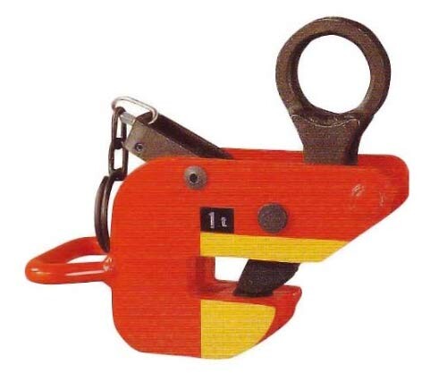 象印チェンブロック(Elephant Chain Block) 横吊りクランプ ウス付 HAR-5 (HAR-05000) 容量(t):5 クランプ範囲(mm):0〜45 A(mm):48 B(mm):75 C(mm):97 商品説明 ■鋼材の引き起こしや水平移動に便利な横吊クランプです。 ■HA型の充実した機能をそのままに、鋼材の横リブをクランプする機能を強化。 ■鋼材の受ける部分にウス型ジョーを固定することで、吊上げ時のずれを追放しました。 ■鋼板やH型、I型、T型、L型などの多彩な鋼種を横吊りし、縦リブがあっても使用できる親切設計です。 ■型鋼2本吊 ■鋼板は4本吊が基本です。 商品の仕様 ■容量(t):5 ■クランプ範囲(mm):0〜45 ■A(mm):48 ■B(mm):75 ■C(mm):97 ■D(mm):300 ■E(mm):217 ■F(mm):394 ■G(mm):84 ■H(mm):90 ■自重(kg):18.7 ■タイプ:横吊りクランプ ■仕様:セイフティロック付 注意事項 ■製品のご使用に際しては、梱包の中にある取扱説明書を習熟してから、正しくお使いください。 ■法定資格のない人は、使用しないこと。 ■基本使用荷重範囲を越えて使用しないこと。 ■玉掛け作業以外には使用しないこと。 ■落下、転倒範囲に立ち入らないこと。 ■ワークを開口部の奥に当たるまで差し込むこと。 ■歯の摩耗や目詰まり、いたんだクランプを使用しないこと。 ■1点つりで使用しないこと。 ■バランスを保つ位置にクランプを取り付けること。 ■衝撃荷重を掛けないこと。 ■つり角度は、規定の角度以内で使用すること。 ■ロック装置は必ずロックを掛けること。 ■クレーン等安全規則を遵守すること。 内容 ■付属品 ■取扱説明書 商品コード20081560104商品名象印チェンブロック(Elephant Chain Block) 横吊りクランプ ウス付 HAR-5 (HAR-05000)型番HAR-5 (HAR-05000)※他モールでも併売しているため、タイミングによって在庫切れの可能性がございます。その際は、別途ご連絡させていただきます。※他モールでも併売しているため、タイミングによって在庫切れの可能性がございます。その際は、別途ご連絡させていただきます。