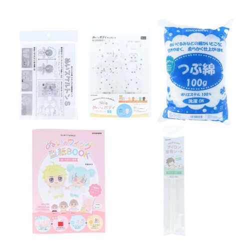 清原 推しぬい ほどほどの推しぬい材料セット+ぬいスケルトン Sサイズ NUISB-HS 推しぬい自作勢を応援!ぬいのボディSサイズとウィッグを別々に作る、中級者向けの「ほどほどの推しぬい」の作り方向けの材料セットです。ぬいスケルトン付きで、さらに豊かなポージングが可能に!ボディ・ウィッグ用生地は「ぬいクロスボア」(別売り)、目・眉・口は「ぬいフェイスワッペン」「ぬいフェイスワッペンwawaちゃん」(別売り)からお好みのものをお選びください。 ※注意:2026年9月頃からつぶ綿のパッケージ仕様が印刷袋から、透明無地袋+シール貼り付けへ変更となります。ご注文いただくタイミングにより在庫をお選びいただくことはできかねますため、予めご了承ください。 難易度2:やや難しい☆ ほどほどの推しぬいの作り方:(1)【ボディを作る】「ぬいクロスボア」(別売り)からお好みの肌色を選び、「ぬいのボディテンプレート」の穴に沿ってなぞり、型紙を写します。生地を縫い、「つぶ綿」を詰める際に「ぬいスケルトン」を入れて完成。(2)【ウィッグを作る】「ぬいのウィッグ型紙BOOK」を参照し、「ぬいクロスボア」(別売り)から選んだ色の生地でウィッグを作ります。貼り付け前髪等の生地の貼り合わせには「アイロン接着シート」を使用。(3)【ワッペンを貼る】目・眉・口は「ぬいフェイスワッペン」「ぬいフェイスワッペンwawaちゃん」(別売り)からお好きなパーツを選んで色を塗り、アイロン(あて布必須)または接着剤で貼りつけるだけでお顔が完成! 材料セット内容:推しぬいぬいスケルトンS・推しぬいぬいのボディテンプレートSサイズ用(W210mm×H297mm×D0.4mm)・つぶ綿(100g)・ぬいのウィッグ型紙BOOK(ぬいのボディ専用)・アイロン接着シート 別売りの「ほどほどの推しぬい道具セット」も合わせてご購入いただくと、「ほどほどの推しぬい」の作り方で必要な基本材料・道具が揃います! ※糸・針(ミシン)・印つけペン・アイロン等の道具やお洋服作りに必要なもの等はお好みのものを別途ご用意ください。 ボディの作り方は「きせかえできるぬいぐるみてづくり推しぬいBOOK」(グラフィック社/平栗あずさ著)を、ウィッグの作り方・付け方等の詳細は「ぬいのウィッグ型紙BOOK(ぬいのボディ専用)」をご確認ください。 推しぬい自作勢を応援! ぬいのボディSサイズとウィッグを別々に作る、中級者向けの「ほどほどの推しぬい」の作り方向けの材料セットです。 ぬいスケルトン付きで、さらに豊かなポージングが可能に! ボディ ■ウィッグ用生地は「ぬいクロスボア」(別売り)、目 ■眉 ■口は「ぬいフェイスワッペン」「ぬいフェイスワッペンwawaちゃん」(別売り)からお好みのものをお選びください。 ※注意:2026年9月頃からつぶ綿のパッケージ仕様が印刷袋から、透明無地袋+シール貼り付けへ変更となります。ご注文いただくタイミングにより在庫をお選びいただくことはできかねますため、予めご了承ください。 難易度2:やや難しい ■ ■☆ ほどほどの推しぬいの作り方: (1) 【ボディを作る】「ぬいクロスボア」(別売り)からお好みの肌色を選び、「ぬいのボディ テンプレート」の穴に沿ってなぞり、型紙を写します。 生地を縫い、「つぶ綿」を詰める際に「ぬいスケルトン」を入れて完成。 (2) 【ウィッグを作る】「ぬいのウィッグ型紙BOOK」を参照し、「ぬいクロスボア」(別売り)から選んだ色の生地でウィッグを作ります。 貼り付け前髪等の生地の貼り合わせには「アイロン接着シート」を使用。 (3) 【ワッペンを貼る】目 ■眉 ■口は「ぬいフェイスワッペン」「ぬいフェイスワッペンwawaちゃん」(別売り)からお好きなパーツを選んで色を塗り、アイロン(あて布必須)または接着剤で貼りつけるだけでお顔が完成! 材料セット内容: ■推しぬい ぬいスケルトン S 綿詰めの際に入れると、ポージングができる「ぬい」が作れる、ぬい専用の骨格パーツです。 首の可動がしっかりとできる吸盤パーツと、人の関節と連動したパーツの組み合わせで、より自然なポージングを取ることができます♪ 素材:ポリスチレン、ポリアセタール、PVC ■推しぬい ぬいのボディテンプレートSサイズ用(W210mm×H297mm×D0.4mm) 「てづくり推しぬいBOOK」掲載のボディの型紙を、繰り返し使える便利な”テンプレート”にしました。 穴に沿ってなぞるだけで、裁ち切り線と仕上がり線(縫い線)を、まとめて簡単に写せます。 素材:ポリプロピレン ■つぶ綿(100g) ぬいぐるみの細かい部分に詰めやすく、柔らかいつぶ綿です。洗濯もOKです。 素材:ポリエステル100% / 100g入り / 日本製 ■ぬいのウィッグ型紙BOOK(ぬいのボディ専用) 12種類の髪型が選べる「ぬいのウィッグ型紙BOOK」。 ぬいのボディ専用のウィッグが作れる 型紙本 です。 平栗あずささん監修の、丁寧でわかりやすい作り方が写真付きで掲載されています。 ウィッグの作り方は、縫うところが少なくてとってもカンタン! ぬいのボディにかぶせれば髪の毛があっという間に完成します。 サイズ:横約19cm×縦約26cm×厚さ約1cm / 重量:約150g 日本製 / ぬいぐるみの生地やさん監修 ■アイロン接着シート 薄いフィルムの両面接着アイロンシートです。 はくり紙付きで、ズレずにしっかりと貼り付けができます。 ぬいの前髪などの貼り合わせに使用します。 針通りが良く、柔らかく仕上がります。 ※「ぬいのウィッグ型紙BOOK」には「アイロン接着シート」不要で作れる髪型の掲載もございます。 商品本体サイズ:25cm幅×50cm / 素材:ポリエステル100% / 日本製 別売りの「ほどほどの推しぬい道具セット」も合わせてご購入いただくと、「ほどほどの推しぬい」の作り方で必要な基本材料 ■道具が揃います!　 ※糸 ■針(ミシン) ■印つけペン ■アイロン等の道具やお洋服作りに必要なもの等はお好みのものを別途ご用意ください。 ボディの作り方は「きせかえできるぬいぐるみ てづくり推しぬいBOOK」(グラフィック社/平栗あずさ著)を、ウィッグの作り方 ■付け方等の詳細は「ぬいのウィッグ型紙BOOK(ぬいのボディ専用)」をご確認ください。 商品コード20081823058商品名清原 推しぬい ほどほどの推しぬい材料セット+ぬいスケルトン Sサイズ NUISB-HS型番NUISB-HSカラーなし※他モールでも併売しているため、タイミングによって在庫切れの可能性がございます。その際は、別途ご連絡させていただきます。※他モールでも併売しているため、タイミングによって在庫切れの可能性がございます。その際は、別途ご連絡させていただきます。
