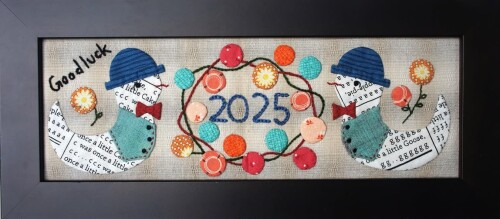 柴田明美 干支の額シリーズ「2025年令和7年 仲よしへび達」額は別売 パッチワークキット 令和7年はへび年ですね。 縁起の良い白へび達が、目いっぱいおめかしして皆様のお幸せをお祈りしています。 完成作品サイズ　内径10cm X 30cm 額は別売　品番FL-001 額サイズ 16cm X 36cm この商品は材料キットです、完成品の販売ではございません。 商品画像については、モニターによって色味が若干異なりますことをご了承ください。 商品コード20076459067商品名柴田明美 干支の額シリーズ「2025年令和7年 仲よしへび達」額は別売型番ATF-142カラーアソート※他モールでも併売しているため、タイミングによって在庫切れの可能性がございます。その際は、別途ご連絡させていただきます。※他モールでも併売しているため、タイミングによって在庫切れの可能性がございます。その際は、別途ご連絡させていただきます。