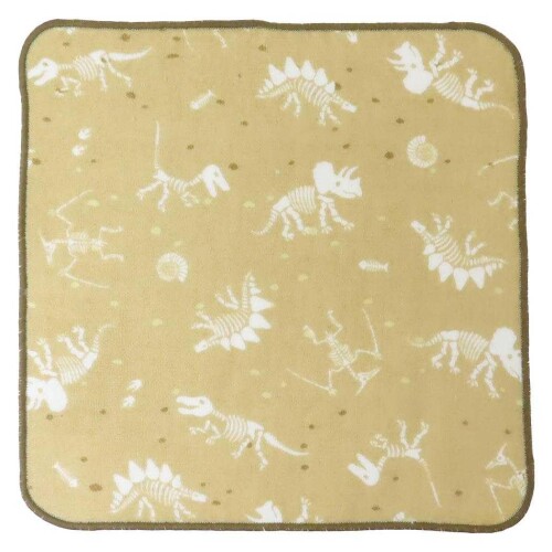 フレンズヒル ガーゼタオル カセキ ブラウン 素材:綿100% 製造:日本 サイズ:約22×22cm 綿100%で吸水性の良い国産ガーゼタオルハンカチ。使い勝手の良く携帯もしやすい22cmサイズ。 博物館雑貨シリーズの化石モチーフのユニークデザイン。プレゼントやプチギフトにもおすすめです。 綿100%で吸水性の良い国産ガーゼタオルハンカチ。使い勝手の良く携帯もしやすい22cmサイズ。博物館雑貨シリーズの化石モチーフのユニークデザイン。プレゼントやプチギフトにもおすすめです。 商品コード20081897068商品名フレンズヒル ガーゼタオル カセキ ブラウン型番ZS-160-57サイズ約22&times;22cmカラーカセキ（ブラウン）※他モールでも併売しているため、タイミングによって在庫切れの可能性がございます。その際は、別途ご連絡させていただきます。※他モールでも併売しているため、タイミングによって在庫切れの可能性がございます。その際は、別途ご連絡させていただきます。