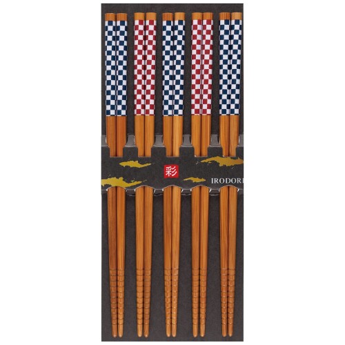 若狭塗 箸 滑り止め加工 22.5cm 5膳 セット 来客用 竹製 スス竹 市松モダン 日本製 265014 商品サイズ:約22.5cm 商品重量:0.065kg 素材:天然竹,塗装ーアクリル 原産国:日本 生産国:日本 セット内容:竹製箸×5膳 若狭塗箸は、福井県小浜市若狭地方で生産され、塗り箸の全国シェアNo.1。 飲食店などの業務用や来客時、家族で使える箸のセット。 市松柄をモダンにアレンジ。 箸先がすべり止め加工されているので、食材を掴みやすく使いやすい。 男女兼用で使いやすい22.5cmサイズ。 商品コード20076113069商品名若狭塗 箸 滑り止め加工 22.5cm 5膳 セット 来客用 竹製 スス竹 市松モダン 日本製 265014型番265014カラーマルチ※他モールでも併売しているため、タイミングによって在庫切れの可能性がございます。その際は、別途ご連絡させていただきます。※他モールでも併売しているため、タイミングによって在庫切れの可能性がございます。その際は、別途ご連絡させていただきます。