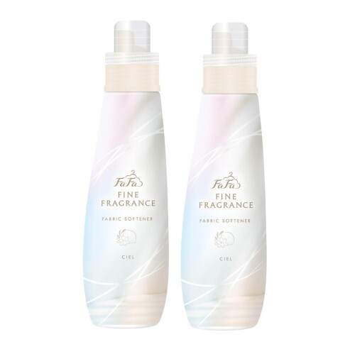 ファーファ ファインフレグランス 柔軟剤 シエル 570ml 本体 ウォーミングブーケの香り×2 素材・製造方法からこだわったプレミアム柔軟剤。優しいウォーミングブーケの香り。 商品紹介 ■着るフレグランス。さりげなく印象的な衣類の香水 ■天然香料配合 ■静電気防止 ■吸汗 ■速乾 ■抗菌 ■防臭成分配合 ■優しいウォーミングブーケの香り 原材料 ■成分 界面活性剤(第四級アンモニウム塩)、安定化剤、香料、抗菌剤 使用方法 ■キャップ1杯は約30g ■ドラム式洗濯物量の目安2.0kg/タテ型水量の目安30L/使用量の目安25g ■ドラム式洗濯物量の目安4.0kg/タテ型水量の目安45L/使用量の目安38g ■ドラム式洗濯物量の目安5.0kg/タテ型水量の目安55L/使用量の目安50g ■ドラム式洗濯物量の目安6.0kg/タテ型水量の目安65L/使用量の目安55g ■手洗い4Lの場合/使用量の目安10g ■1g…約1ml。洗剤は上記使用量の目安を参考に計量してください。 ■すすぎ1回。節水には「ためすすぎ」を選択。 ■柔軟剤 ■衣料用漂白剤(酸素系)も使えます。 ■特に落ちにくい汚れには原液を少量、直接塗布してからお洗たくすると、より効果的です。 ■ドラム式にも対応した低泡性処方です。 商品コード20081693119商品名ファーファ ファインフレグランス 柔軟剤 シエル 570ml 本体 ウォーミングブーケの香り&times;2型番4904740686653※他モールでも併売しているため、タイミングによって在庫切れの可能性がございます。その際は、別途ご連絡させていただきます。※他モールでも併売しているため、タイミングによって在庫切れの可能性がございます。その際は、別途ご連絡させていただきます。