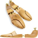 (ブートブラック) シューキーパー SHOE TREE (NARROW TWIN TUBE) メンズ 24.5cm 靴の甲部分の履き皺や靴底の反り返りを伸ばし、美しい形状をキープします。 全体的にスリムな木型です。(別売りの[STANDARD_TWIN TUBE]より細身です。) ほどよく靴全体にテンションが掛かるツインチューブタイプです。 強度が高く耐久性に優れたビーチ(ブナ)材を使用。 [Boot Black]のプレートとビーチウッドの美しい色合い・高級感が特徴的です。 商品コード20068943153商品名(ブートブラック) シューキーパー SHOE TREE (NARROW TWIN TUBE) メンズ 24.5cm型番68740245サイズ24.5cmカラーベージュ※他モールでも併売しているため、タイミングによって在庫切れの可能性がございます。その際は、別途ご連絡させていただきます。※他モールでも併売しているため、タイミングによって在庫切れの可能性がございます。その際は、別途ご連絡させていただきます。
