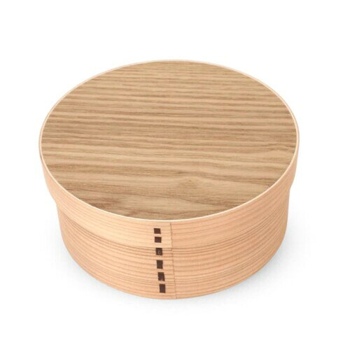 J−kitchens おひつ 1合 木製 曲げわっぱ ナチュラル Φ15x8cm 素材/木製・ウレタン塗装 木製品は天然素材の為、実物と写真で質感が異なる場合がございます。同じ商品でも木目、重さ、色合いが異なります。 ※掲載されている商品の色は、お使いのPCの環境によって実物と若干異なる場合があります。ご了承くださいませ。 木の温かなぬくもりと風合いのある、木製おひつです。昔ながらの曲げわっぱは、通気性が良く夏はご飯がいたみにくく、冬は保温性に優れ冷めにくくしてくれます。木製のおひつは木が呼吸しているため、ご飯を入れると適度に水分が逃げて美味しさが保たれます。夏はご飯が傷みにくく、冬はご飯が固くなりにくい。 天然木が呼吸をしているので水分の発散を上手く整えてくれているのです。 商品コード20082029181商品名J−kitchens おひつ 1合 木製 曲げわっぱ ナチュラル &Phi;15x8cm型番4582732649505サイズ15cm x 8cmカラーナチュラル※他モールでも併売しているため、タイミングによって在庫切れの可能性がございます。その際は、別途ご連絡させていただきます。※他モールでも併売しているため、タイミングによって在庫切れの可能性がございます。その際は、別途ご連絡させていただきます。