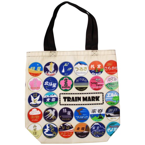トートレイン トートバッグ トレインマーク 54種 サイズ:約35.5×12×50cm 素材:ポリエステル 生産国:中国 日本全国のトレインマーク54種類をデザインしました。 表と裏でデザインが異なります。 商品コード20068069184商品名トートレイン トートバッグ トレインマーク 54種型番-サイズ35.5cmカラートレインマーク※他モールでも併売しているため、タイミングによって在庫切れの可能性がございます。その際は、別途ご連絡させていただきます。※他モールでも併売しているため、タイミングによって在庫切れの可能性がございます。その際は、別途ご連絡させていただきます。