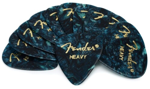 Fender ピック 351 SHAPE PREMIUM PICKS -12 COUNT HEAVY, OCEANTURQUOISE 12枚セット カラーバリエーション豊富なクラシックセルロイド製ピック 伝統的なピックシェイプ 厚さの種類が豊富 ギターやベースの種類を問わず、フェンダーのクラシックな雰囲気を味わうことができます。快適さと柔軟な高いパフォーマンス性をお約束するフェンダーのピックは、サイズや形、厚さの種類が豊富なので、あらゆるギタリストのプレイスタイルや好みにマッチします。 商品コード20081403192商品名Fender ピック 351 SHAPE PREMIUM PICKS -12 COUNT HEAVY, OCEANTURQUOISE型番0980351908サイズ12枚入りカラーオーシャンターコイズ※他モールでも併売しているため、タイミングによって在庫切れの可能性がございます。その際は、別途ご連絡させていただきます。※他モールでも併売しているため、タイミングによって在庫切れの可能性がございます。その際は、別途ご連絡させていただきます。