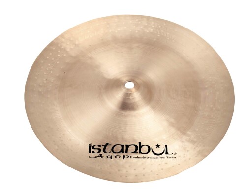 イスタンブール・アゴップ Istanbul Agop トラディショナルシリーズ ミニチャイナシンバル 12インチ シンバル発祥の地トルコでの伝統的な手法を忠実に守り続けたイスタンブール・アゴップ。世界中のトップミュージシャンに愛されるターキッシュシンバルのトップブランドです。 トラディショナルシリーズ:代々伝わる特殊配合の合金から、職人たちの手で入念にハンマリングされ、柔らかさを持ちながら明るさとキレの良さといったモダンサウンドのテイストを取り入れている代表的なモデル。 強烈なアタック!エフェクトの代名詞のChina。 サイズ:12インチ(約30.5cm)。 ※Istanbul Agopの製品は全て職人によるハンドメイド工程で作成されるため、写真と実物のイメージが多少異なる事があります。サウンドにこだわって作り上げられた製品の特性とご理解ください。 イスタンブール ■アゴップ　Istanbul Agop　トラディショナルシリーズ　ミニチャイナシンバル　12インチ シンバル発祥の地トルコでの伝統的な手法を忠実に守り続けたイスタンブール ■アゴップ。世界中のトップミュージシャンに愛されるターキッシュシンバルのトップブランドです。 トラディショナルシリーズ:代々伝わる特殊配合の合金から、職人たちの手で入念にハンマリングされ、柔らかさを持ちながら明るさとキレの良さといったモダンサウンドのテイストを取り入れている代表的なモデル。 強烈なアタック!エフェクトの代名詞のChina。 サイズ:12インチ(約30.5cm)。 ※Istanbul Agopの製品は全て職人によるハンドメイド工程で作成されるため、写真と実物のイメージが多少異なる事があります。サウンドにこだわって作り上げられた製品の特性とご理解ください。 ISTANBUL CYM 12 MINI CHINA AGOP 商品コード20081631192商品名イスタンブール・アゴップ Istanbul Agop トラディショナルシリーズ ミニチャイナシンバル 12インチ型番313751201サイズ12インチ※他モールでも併売しているため、タイミングによって在庫切れの可能性がございます。その際は、別途ご連絡させていただきます。※他モールでも併売しているため、タイミングによって在庫切れの可能性がございます。その際は、別途ご連絡させていただきます。