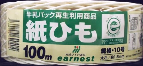アスト アーネスト紙ひも白10号100mシュリンク ケース30個入り 牛乳パック再生紙利用 太さ1.8mm 規格:10号 紐の長さ:100m 紐の太さ:1.8mm 単品サイズ:奥行155×幅155×高さ60mm 単品重量:2g ケース入数:30 色:白 素材:牛乳パック再生紙使用 シュリンク 段ボールや新聞、雑誌の回収整理、ハンドメイドに。 再生紙を原料にした、白色の紙ひも。段ボールや新聞、雑誌の回収整理に。ハンドメイド等にもご利用いただけます。規格10号、紐の太さ1.8mm、紐の長さ100m。シュリンクタイプ。 商品コード20081619213商品名アスト アーネスト紙ひも白10号100mシュリンク ケース30個入り 牛乳パック再生紙利用 太さ1.8mm型番110780サイズ10号カラーホワイト※他モールでも併売しているため、タイミングによって在庫切れの可能性がございます。その際は、別途ご連絡させていただきます。※他モールでも併売しているため、タイミングによって在庫切れの可能性がございます。その際は、別途ご連絡させていただきます。