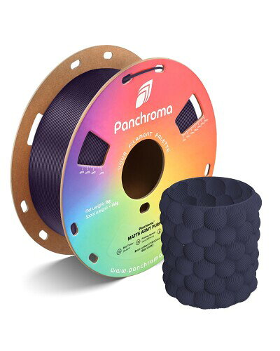 Polymaker(ポリメーカー) パンクロマ Matte 3Dプリンターフィラメント PLA 1.75mm 1000g 旧PolyTerra PLA アーミーパープル Polymaker Panchroma ー 3Dプリントを彩るフィラメントパレット Panchromaは Polymaker が届ける新シリーズ。オープンフィラメント対応の FFF/FDM プリンターなら機種を選ばず使え、豊富なカラーと質感、個性的なエフェクトで作品づくりの幅を広げます。 マット仕上げで層跡をカモフラージュ Panchroma Matte PLA は落ち着いたマット調。色ムラのない均一な発色で、手のひらサイズの小物から大型造形まで美しく仕上がります。 絡まない・湿気に負けない フィラメントはきれいに整列巻きし、乾燥後に真空パック+乾燥剤入りのチャック袋へ。使用後はスプールの固定穴に通しておけば、次回も絡まりません。 トラブル知らずのプリント性能 反り・ノズル詰まり・ブロブ・層剥離を抑え、ほとんどのプリンターの標準プロファイルでそのまま高品質造形。高速印刷にも対応します。 強化エッジ付きリサイクル紙スプール 100%リサイクル紙を使用したスプールと外箱を採用。エッジを補強し、輸送時の変形やホコリの付着を防ぎます。 Polymaker Panchroma ー 3Dプリントを彩るフィラメントパレット Panchromaは Polymaker が届ける新シリーズ。オープンフィラメント対応の FFF/FDM プリンターなら機種を選ばず使え、豊富なカラーと質感、個性的なエフェクトで作品づくりの幅を広げます。 主な特長 マット仕上げで層跡をカモフラージュ Panchroma Matte PLA は落ち着いたマット調。色ムラのない均一な発色で、手のひらサイズの小物から大型造形まで美しく仕上がります。 絡まない ■湿気に負けない フィラメントはきれいに整列巻きし、乾燥後に真空パック+乾燥剤入りのチャック袋へ。使用後はスプールの固定穴に通しておけば、次回も絡まりません。 トラブル知らずのプリント性能 反り ■ノズル詰まり ■ブロブ ■層剥離を抑え、ほとんどのプリンターの標準プロファイルでそのまま高品質造形。高速印刷にも対応します。 強化エッジ付きリサイクル紙スプール 121%リサイクル紙を使用したスプールと外箱を採用。エッジを補強し、輸送時の変形やホコリの付着を防ぎます。 商品コード20081263231商品名Polymaker(ポリメーカー) パンクロマ Matte 3Dプリンターフィラメント PLA 1.75mm 1000g 旧PolyTerra PLA アーミーパープル型番CA04012サイズ1kg New Packagingカラーアーミーパープル※他モールでも併売しているため、タイミングによって在庫切れの可能性がございます。その際は、別途ご連絡させていただきます。※他モールでも併売しているため、タイミングによって在庫切れの可能性がございます。その際は、別途ご連絡させていただきます。