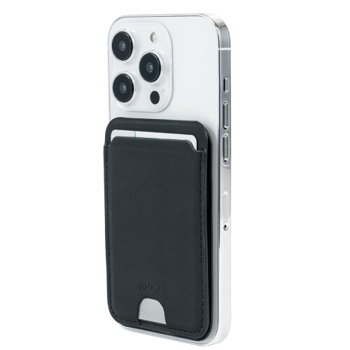 MAGCA マグネット式カード型 iPhone カードホルダー 縦スタンド機能付き Magsafe 対応 ブラック Z1408 マグネットで簡単に着脱できる iPhoneカードホルダー カードを出さずにそのままタッチ　電磁波干渉防止シートを内蔵。iPhoneからの電波を遮断し、カードの読み取りエラーを防止します。 縦スタンドにもなるカードホルダー カードの出し入れがしやすい ■本体寸法/重量:W65×D7×H97mm/約64g ■材質:ポリカーボネート、ポリウレタン、 メタルシート、マグネット、ファイバーグラス ■対応機種:Magsafe対応iPhone(iPhone 12以降の全機種) ■カード収納枚数:1枚(推奨) 商品コード20081827261商品名MAGCA マグネット式カード型 iPhone カードホルダー 縦スタンド機能付き Magsafe 対応 ブラック Z1408型番Z1408カラーブラック※他モールでも併売しているため、タイミングによって在庫切れの可能性がございます。その際は、別途ご連絡させていただきます。※他モールでも併売しているため、タイミングによって在庫切れの可能性がございます。その際は、別途ご連絡させていただきます。
