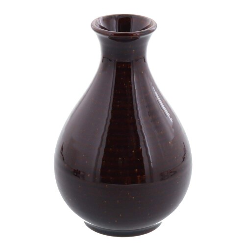 テーブルウェアイースト 酒器 徳利 2合 360cc 金結晶 or-008-03 サイズ:口径4×胴幅9×高さ13.8cm 重さ:約200g(商品により誤差があります) 容量:約360cc(満水) 素材:磁器、質感:つややか 電子レンジ・食器洗い機使用可、オーブン(直火)不可 今日の一杯が楽しみになる、和の徳利。 シックな「鉄黒」、鮮やかなネイビーカラーの「星空」、高級感を演出する「金結晶」の3カラー。 食卓の食器や、その日のメニューに合わせて選べるカラー展開です。 年齢や性別問わず使いやすい酒器ですよ。 こちらはたっぷり入る2合サイズ。たくさん飲みたい方や、夫婦やご家族で楽しむ時、来客時のおもてなしにもどうぞ。 注意事項 ※お客様のお使いのモニター設定、お部屋の照明等により実際の商品と色味が異なって見える場合がございます。 ※画像に含まれる小物は使用イメージのために使用しています。 商品コード20076110130商品名テーブルウェアイースト 酒器 徳利 2合 360cc 金結晶 or-008-03型番or-008-03カラー金結晶※他モールでも併売しているため、タイミングによって在庫切れの可能性がございます。その際は、別途ご連絡させていただきます。※他モールでも併売しているため、タイミングによって在庫切れの可能性がございます。その際は、別途ご連絡させていただきます。