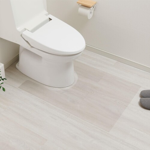 ベルカ(Belca) 透明マット トイレマット 90cm 幅60×奥行90×厚さ0.08cm クリア保護マット キズ 汚れ 防止 お手入れ簡単 カットOK 床暖房対応 日本製 TM60-90-1E 製品サイズ / 幅60×奥行90×厚さ0.08cm 耐熱温度 / 60[度] 材質 / 塩化ビニル樹脂 原産国 / 日本 トイレマットはどの素材を使用していますか?においの原因はマットからも生じます。汚れたら洗う・気付いてから洗うより、お手入れ簡単!サッと拭き取るだけの『透明トイレマット』。 フローリングや床をキズや汚れから守るトイレマット。クリア素材なのでフローリングなどのイメージを損なうことなく、インテリアにも違和感なく設置できます。 柔らかい素材(塩化ビニル樹脂)を使用しているので、ハサミなどで簡単にカットできます。 巻いた状態でご提供しますので、巻きグセが生じていますが、しばらくすると馴染んできます。 厚みが0.8mmなので、段差が少なくつまずいたり引っかかりにくくなっています。 商品紹介 【注意事項】 ■ビニールの素材の特性上、どうしても3%〜5%の収縮がおこるため、表示サイズより長めのサイズでご提供しております。 　また、お使いいただく環境(温度 ■湿度など)によっても収縮することがあります。 ■本製品には表裏があります。巻いている内側が表面、外側が裏面です。 ■巻いた状態でご提供しますので、巻きグセが生じていますが、しばらくすると馴染んできます。 　巻きグセが強い場合は、重しなどをおいて平らにしてください。 ■本製品は巻いたままや折りたたんだ状態での保管は避けてください。跡が残り、変形の原因となります。 　商品到着後も、すぐに広げてください。 安全警告 この製品はビニール素材のため、使用環境によって収縮する可能性があります。到着後はすぐに広げ、折りたたんだり巻いたまま保管しないでください。跡が残り、変形の原因となります。また、商品を平らにするために重しなどを置いてもよいです。 商品コード20081664131商品名ベルカ(Belca) 透明マット トイレマット 90cm 幅60&times;奥行90&times;厚さ0.08cm クリア保護マット キズ 汚れ 防止 お手入れ簡単 カットOK 床暖房対応 日本製 TM60-90-1E型番TM60-90-1Eサイズ60 x 90 cm (長方形)カラークリア※他モールでも併売しているため、タイミングによって在庫切れの可能性がございます。その際は、別途ご連絡させていただきます。※他モールでも併売しているため、タイミングによって在庫切れの可能性がございます。その際は、別途ご連絡させていただきます。