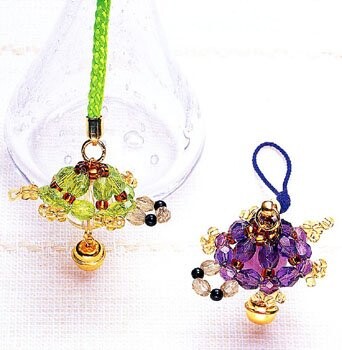 トーホー(TOHO) BEADS トーホービーズ ビーズキット 『豆福No.6 かめ』 サイズ(約):3cm×3.5cm(仕上りサイズ)、6.5cm(根付の長さ) 材質:ガラス、ユリヤ樹脂、アクリル、真鍮、ナイロン ビーズキット 『豆福No.6 かめ』 TOHO BEADS トーホービーズ ビーズで作る和風チャームキット ビーズで作る和風チャームキット。 バックなどにかわいくぶら下げて使います [和柄 和風 小物 アクセサリー ストラップ 手芸用品] ■サイズ(約):3cm×3.5cm(仕上りサイズ)、6.5cm(根付の長さ) ■材質:ガラス、ユリヤ樹脂、アクリル、真鍮、ナイロン ※特価と表記のある商品は、全てのお客様にお値打ちとなる価格に設定しております為、割引対象外となります。 ※モニターによって実物のお色と若干異なる場合がございます。 商品コード20076141347商品名トーホー(TOHO) BEADS トーホービーズ ビーズキット 『豆福No.6 かめ』型番6サイズ3cm&times;3.5cm(仕上りサイズ)、6.5cm(根付の長さ)カラーマルチカラー※他モールでも併売しているため、タイミングによって在庫切れの可能性がございます。その際は、別途ご連絡させていただきます。※他モールでも併売しているため、タイミングによって在庫切れの可能性がございます。その際は、別途ご連絡させていただきます。