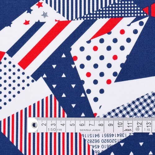 COLORFUL TEXTILE MARKET トリコロールコラージュオックス生地花柄 110cmx200cm D00D0620 洗濯により若干の色落ちや、多少の縮みが発生する場合があります。 お客様のモニター設定やPCの機種、室内環境等により、色味に違いが発生してしまう場合もございます。また、生産ロットの違いにより、若干色が異なる場合がございます。あらかじめご了承ください。 ※生地耳に商用利用不可と記載されている場合がございますが、商用利用可能です。 こちらの生地は商用利用可能です。購入された生地を用いた作品/商品を販売される際には、商品説明に必ず「Textile designed by COLORFUL CANDY STYLE」と明記して頂きますようお願いいたします。 ※生地耳に商用利用不可と記載されている場合がございますが、商用利用可能です。 ■生地柄特長 赤×白×青がフランス国旗を思わせるトリコロールカラー。ドットやストライプなど様々な模様が多角形にコラージュされた斬新なデザインです。 ■商品特長 中厚のオックス生地で、ツイルと比べ適度な張りがある しっかりとした素材。通気性にも優れ、扱いやすいので、 ポーチ、バッグ、巾着袋などの小物から、エプロン、 クッションカバー、ランチョンマットなど幅広い用途に 使える素材です。 商品コード20081824135商品名COLORFUL TEXTILE MARKET トリコロールコラージュオックス生地花柄 110cmx200cm D00D0620型番D00D0620サイズ2mカラートリコロールコラージュ※他モールでも併売しているため、タイミングによって在庫切れの可能性がございます。その際は、別途ご連絡させていただきます。※他モールでも併売しているため、タイミングによって在庫切れの可能性がございます。その際は、別途ご連絡させていただきます。