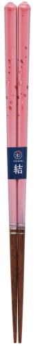 カワイ 桜紡ぎ 箸 ピンク サイズ：約H21 124834 家庭用食洗機対応/すべり止め加工 天然木を使用した、国産の箸 商品コード20076173368商品名カワイ 桜紡ぎ 箸 ピンク サイズ：約H21 124834型番124834カラーピンク※他モールでも併売しているため、タイミングによって在庫切れの可能性がございます。その際は、別途ご連絡させていただきます。※他モールでも併売しているため、タイミングによって在庫切れの可能性がございます。その際は、別途ご連絡させていただきます。