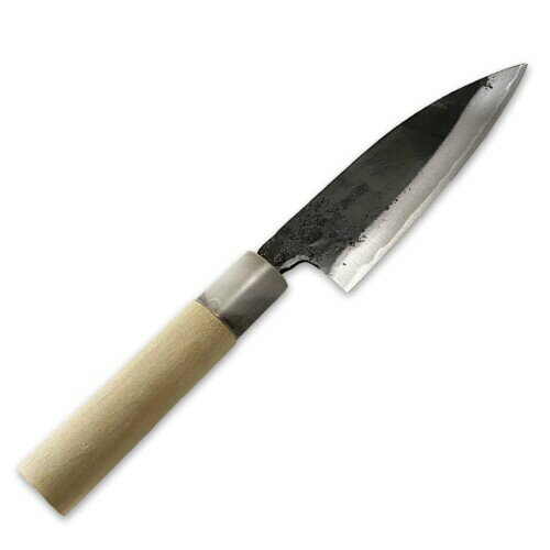 J-kitchens 松原包丁 包丁 日本製 両刃 刃渡り 130mm JAPANESE KNIFE MADE IN JAPAN ・刃長:約130mm・全長:約245x40x20mm・素材:軟鉄/白鋼・重量:約85g・種類:手打ち包丁・刃のタイプ:両刃 この出刃包丁は、魚をさばく際に優れた性能を発揮します。また、肉厚で骨も簡単に断ち切ることができ、さらにうろこ取りなどの様々な用途にも適しています。 熟練の職人によって鍛えられた、最高の切れ味と「粘り強さ」を備えた極上の手打ち包丁です。ご家庭用として、またご贈答用としても喜んでいただける逸品です。 松原鎌・包丁:長崎県伝統的工芸品(指定品目)長崎手打刃物 一つひとつ手作りのため、サイズや色合い等が写真と若干異なります。また柄の一部を予告なしに変更する場合がございます。予めご了承ください。 長崎県伝統的工芸品の松原包丁は平家一族の刀匠、並衝行泰(なみのひらゆきやす)その子孫が文明六年(1474年)肥前松原に所在を構え、八幡神社で刀を鍛え、また農民の為の鎌を作った事から始まる。以来、五百数十年と歴史ある匠の逸品です。 商品コード20067507376商品名J-kitchens 松原包丁 包丁 日本製 両刃 刃渡り 130mm JAPANESE KNIFE MADE IN JAPAN型番4570170916570カラーシルバー※他モールでも併売しているため、タイミングによって在庫切れの可能性がございます。その際は、別途ご連絡させていただきます。※他モールでも併売しているため、タイミングによって在庫切れの可能性がございます。その際は、別途ご連絡させていただきます。