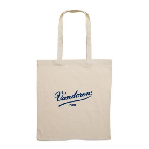 バンドーレン Vandoren トートバッグ リードやマウスピースなどの木管楽器のアクセサリーを取り扱っているトップブランドです。 Vandorenのロゴ入り、トートバッグです。 楽譜や小物を一緒に入れて持ち運ぶ等に大活躍します。 サイズ:42×38cm 中国製 バンドーレン　Vandoren　トートバッグ　 【SACTOILE】　 リードやマウスピースなどの木管楽器のアクセサリーを取り扱っているトップブランドです。 Vandorenのロゴ入り、トートバッグです。 楽譜や小物を一緒に入れて持ち運ぶ等に大活躍します。 サイズ:42×38cm 中国製 VANDOREN TOTE BAG 商品コード20082017380商品名バンドーレン Vandoren トートバッグ型番SACTOILE※他モールでも併売しているため、タイミングによって在庫切れの可能性がございます。その際は、別途ご連絡させていただきます。※他モールでも併売しているため、タイミングによって在庫切れの可能性がございます。その際は、別途ご連絡させていただきます。