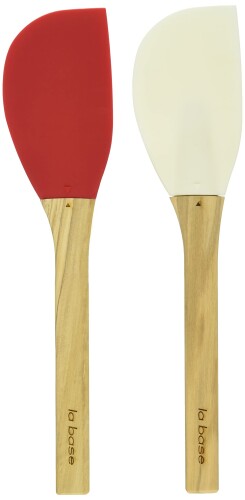 ラバーゼ シリコーンヘラ 2本セット レッド ホワイト 日本製 la base 有元葉子 LB-104 サイズ:約26×5.8×0.9cm 重量:約60g 樹脂部:シリコーンゴム ハンドル部:オリーブ材 生産国:日本 料理研究家「有元葉子」さん監修の、本当に使いやすい調理道具をセットにしました。 商品コード20081801383商品名ラバーゼ シリコーンヘラ 2本セット レッド ホワイト 日本製 la base 有元葉子 LB-104型番LB-104サイズ26&times;5.8&times;0.9cmカラーレッド＆ホワイト※他モールでも併売しているため、タイミングによって在庫切れの可能性がございます。その際は、別途ご連絡させていただきます。※他モールでも併売しているため、タイミングによって在庫切れの可能性がございます。その際は、別途ご連絡させていただきます。