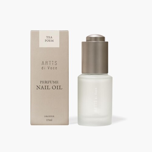 ARTiS di Voce パフュームネイルオイル 17ml 3307 TEA POEM 120665 ヒマワリ種子油、ヒマシ油、メドウフォーム油、マカデミア種子油等の 植物性オイルと純粋スクワランを独自のバランスで配合。 水分の蒸発を防ぎ、肌へうるおいを与えつつ、イソドデカンの効果により重量感やベタつきのない軽い感触の仕上がり。 肌荒れ防止成分ビサボロールや美爪成分酢酸トコフェロールのはたらきで、 爪周辺の皮膚を柔らかくし、トラブルを防止します。 更に他のARTiS di Voce ネイルオイルシリーズと比べ 香料の配合割合を高めたことによりお好みの香りが長続きする、まさに「香水のような」ネイルオイルです。 商品コード20082049394商品名ARTiS di Voce パフュームネイルオイル 17ml 3307 TEA POEM 120665型番120665カラー薄い黄色〜透明※他モールでも併売しているため、タイミングによって在庫切れの可能性がございます。その際は、別途ご連絡させていただきます。※他モールでも併売しているため、タイミングによって在庫切れの可能性がございます。その際は、別途ご連絡させていただきます。