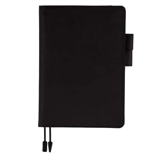 ほぼ日手帳 カズン(A5)手帳カバー カラーズ/ブラック×クリアブルー ほぼ日手帳公式 カズンサイズ手帳用カバー A5サイズのほぼ日手帳本体用の手帳カバーです。留め具としても機能するペン差し「バタフライストッパー」が付いています。 シーンを選ばず使える定番人気のブラック。内側はさわやかなクリアブルーです。柄入りカバー ■オン ■カバーとの相性もばっちり。 商品コード20052407406商品名ほぼ日手帳 カズン(A5)手帳カバー カラーズ/ブラック&times;クリアブルー型番T22N0040X0000サイズA5 COVERカラーブラック※他モールでも併売しているため、タイミングによって在庫切れの可能性がございます。その際は、別途ご連絡させていただきます。※他モールでも併売しているため、タイミングによって在庫切れの可能性がございます。その際は、別途ご連絡させていただきます。