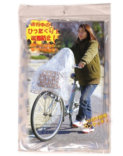 自転車 前 カゴ 防水フードカバー 簡単 取り付け 取り外し ワンタッチ 構造 折りたたみ 透明 水玉 ひったくり 盗難防止 にも 外寸:W86×D72(cm)、 重量:95g、 素材:EVA、ポリエチレン、ナイロン、 製造:中国 梱包サイズ:37+3cm(ヘッダー)×26cm　厚み3cm ハンドルにワンタッチ固定、取り外し簡単なので、雨の日に装着、晴れの日に脱着とできる。幅約86cm×長さ約72cmで対応カゴのサイズも汎用性が高く、大人用 子ども用ok。 防水ビニールで雨降りにバック等の荷物が濡れるのを防ぎます。装着するとカゴが飴よけになり、足元濡れも軽減します。走行中の荷物の盗難防止に。ひったくり対策に。 半透明なので、ライトの障害にならず、夜間も安心です。梱包サイズ:37+3cm(ヘッダー)×26cm　厚み3cm 普段は前カゴにさっと入れておいて、いざというときに装着もできるすぐれもの。 外寸:W86×D72(cm)、 重量:95g、 素材:EVA、ポリエチレン、ナイロン、 製造:中国 梱包サイズ:37+3cm(ヘッダー)×26cm　厚み3cm ハンドルにワンタッチ固定、取り外し簡単なので、雨の日に装着、晴れの日に脱着とできる。幅約86cm×長さ約72cmで対応カゴのサイズも汎用性が高く、大人用 子ども用ok。 防水ビニールで雨降りにバック等の荷物が濡れるのを防ぎます。装着するとカゴが飴よけになり、足元濡れも軽減します。走行中の荷物の盗難防止に。ひったくり対策に。 半透明なので、ライトの障害にならず、夜間も安心です。梱包サイズ:37+3cm(ヘッダー)×26cm　厚み3cm 普段は前カゴにさっと入れておいて、いざというときに装着もできるすぐれもの。 商品コード20070683412商品名自転車 前 カゴ 防水フードカバー 簡単 取り付け 取り外し ワンタッチ 構造 折りたたみ 透明 水玉 ひったくり 盗難防止 にもサイズ外寸：W86&times;D72（cm）カラー透明※他モールでも併売しているため、タイミングによって在庫切れの可能性がございます。その際は、別途ご連絡させていただきます。※他モールでも併売しているため、タイミングによって在庫切れの可能性がございます。その際は、別途ご連絡させていただきます。
