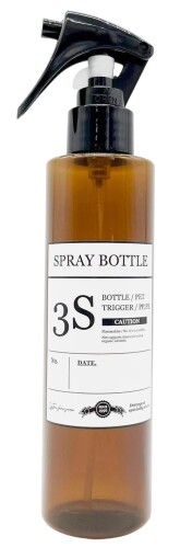 スリーエス カラー スプレーボトル 3Sトリガー タイプ 選べる サイズ 3カラー 200ml ブラウン やわらかミスト1プッシュ 0.5cc 液残量が見える はがせるメモラベル 霧吹き 園芸 化粧水 洗剤 消臭剤 空ボトル 【ホテル旅館洗剤専門店スリーエス3Sが厳選!】日本国内8,000件以上のホテル・旅館と取引をしている専門店。消臭剤、洗剤を入れている、オリジナルのスプレーボトルです。 【3Sラベルが付いて新登場。】ラベルへは中身の名前を書き込めたり、ナンバーや日付も記入できるスペースをご用意しました。不要の場合は、キレイに剥がす事ができます。 【ロック機能付き】白いストッパーを横にスライドして解除するとスプレーできます。 【サイズ】200ML【カラー】ブラウン 【原産国】日本(ボトル本体)【トリガー】タイ・中国【素材】PP、PE、PET 商品コード20082019412商品名スリーエス カラー スプレーボトル 3Sトリガー タイプ 選べる サイズ 3カラー 200ml ブラウン やわらかミスト1プッシュ 0.5cc 液残量が見える はがせるメモラベル 霧吹き 園芸 化粧水 洗剤 消臭剤 空ボトル型番BRB200BKサイズ200 mlカラーブラウン※他モールでも併売しているため、タイミングによって在庫切れの可能性がございます。その際は、別途ご連絡させていただきます。※他モールでも併売しているため、タイミングによって在庫切れの可能性がございます。その際は、別途ご連絡させていただきます。