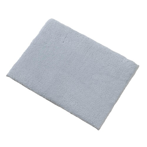 センコー(Senko) クッショニー3 バスマット 約45×60cm グレー 70017 クッションのように柔らかくふかふかのバスマット サイズ:約45×60cm 素材・材質:ポリエステル100% 生産国:インド 洗濯の際は洗濯用ネット使用(タンブラー乾燥不可) 商品紹介 吸水速乾性に優れたマイクロファーバーを密に植毛したクッションのような足触りが心地よいバスマットです。 毛羽落ちが少なく洗濯機で丸洗いできますのでお手入れも簡単です。 落ち着いたくすみカラーの3配色、洗面前やお風呂上りのご使用シーンに合わせた2サイズ展開。 安全警告 ■マットに飛び乗るとすべってけがをすることがありますので飛び乗らないでください。 ■床暖房やホットカーペットの上で使用されると裏加工材が溶けることがありますので、使用しないでください。 ■ワックスやコーティングされている床面に敷くと、マットの裏加工材が柔らかくなり付着することがあります。 ■同じ場所に長期間敷きっぱなしにすると、木質系や塩ビ系の床にマットの裏加工材が付着したり、床材が変色することがありますので、一週間に一度はマットを取り除いて床面を拭いてください。 ■マットの裏加工材が溶けたり商品が縮む可能性がありますので、乾燥機(洗濯機についている乾燥機も含む)は使用しないでください。 ■一部の型式(ドラム式)の洗濯機では、洗濯や脱水ができない場合がありますので、洗濯機の取扱説明書をよくご確認の上、洗濯してください。 ■マットに油や熱湯がこぼれた場合、裏加工材が溶けて床に付着することがありますので、すぐにマットを取り除いてください。また、取り除かれた後マットを重ねたまま放置すると接着しますので広げた状態で乾かしてください。 商品コード20077951431商品名センコー(Senko) クッショニー3 バスマット 約45&times;60cm グレー 70017型番7001700サイズ約45&times;60cmカラーグレー※他モールでも併売しているため、タイミングによって在庫切れの可能性がございます。その際は、別途ご連絡させていただきます。※他モールでも併売しているため、タイミングによって在庫切れの可能性がございます。その際は、別途ご連絡させていただきます。
